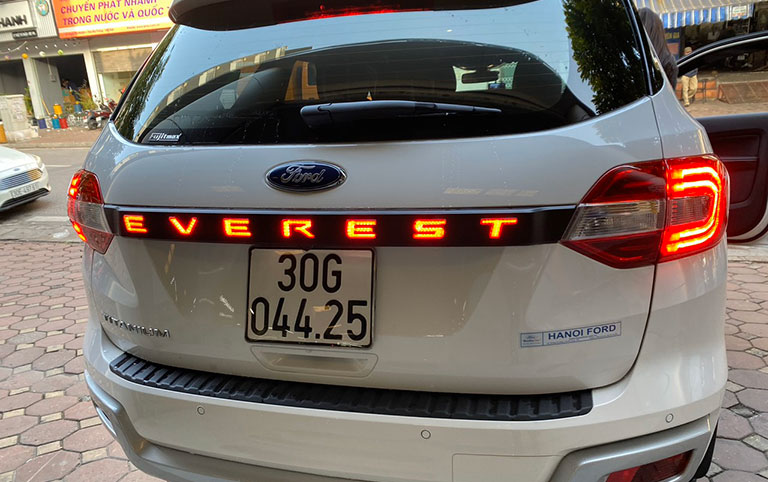 den-led-cop-sau-xe-ford-everest-sl-1