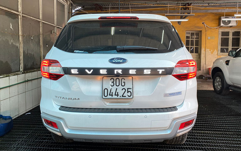 den-led-cop-sau-xe-ford-everest-sl-2