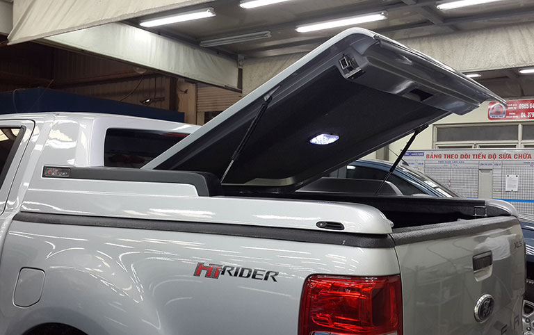 nap-thung-thap-ford-ranger-op-tao-dang-the-thao-1