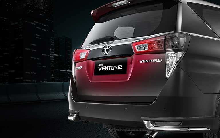 toyota-innova-venturer-2019-sl-4