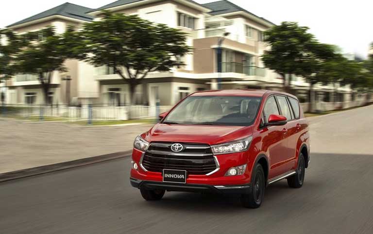 toyota-innova-venturer-2019-sl-1