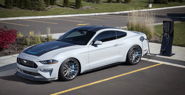 Ra mắt Ford Mustang Lithium - Xe cơ bắp không thể gầm rú trên đường phố