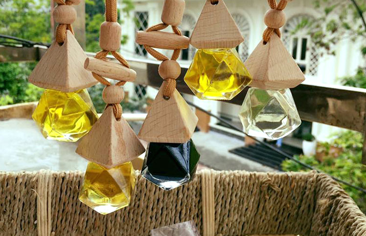 tinh-dau-bach-dan-chanh-treo-o-to-gold-4